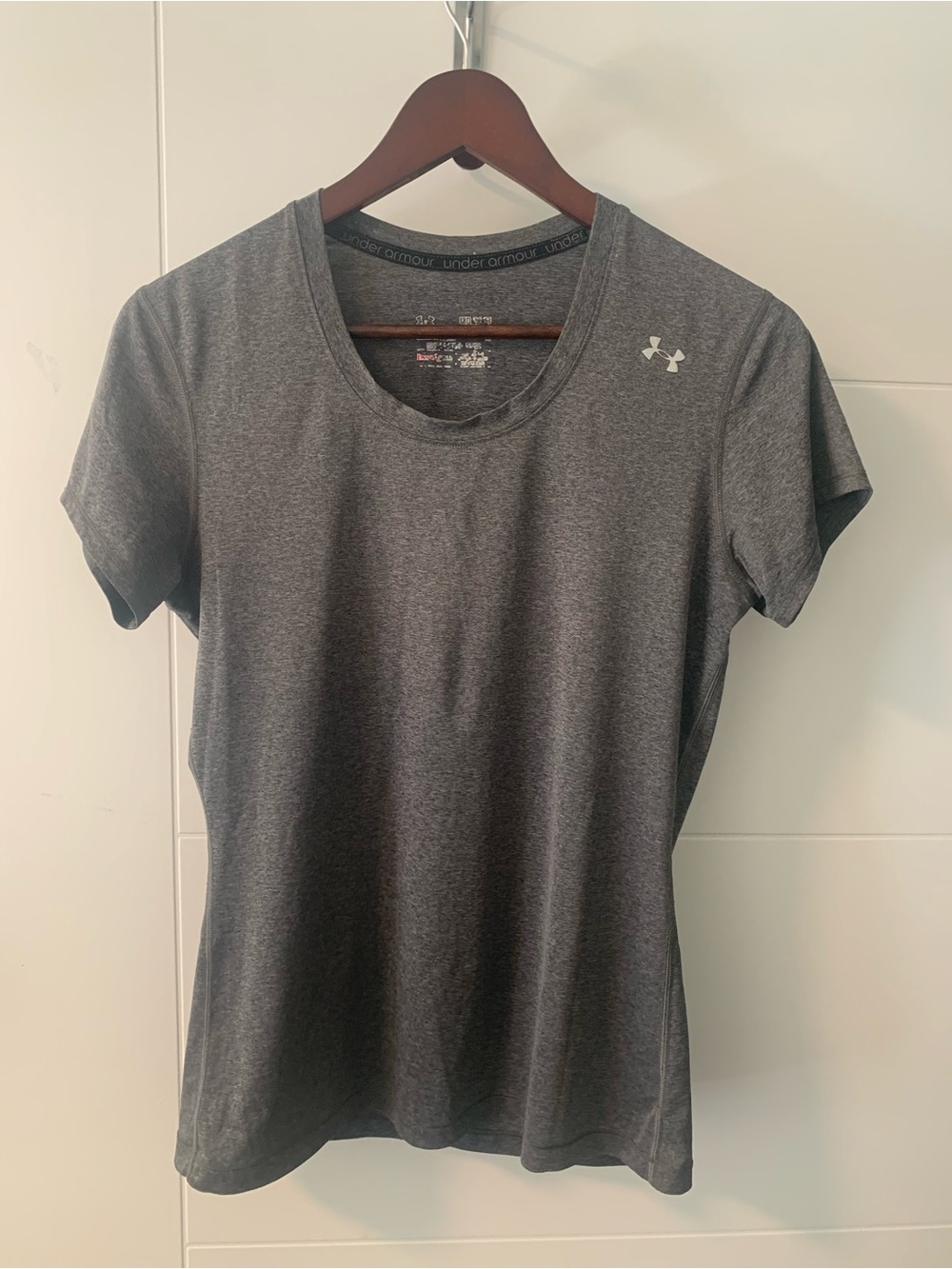 4/$20 Under Armour Women’s Gray Short Sleeve Performance Tee A15